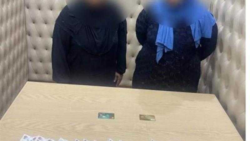 القبض على سيدتين بتهمة سرقة كبار السن في القاهرة