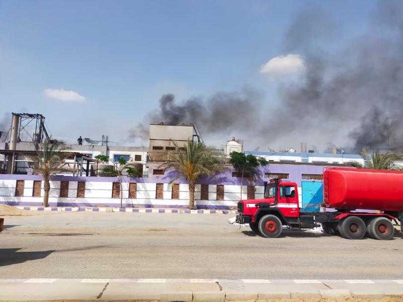 إصابة شخصين إثر حريق هائل في مصنع آيس كريم بالشرقية