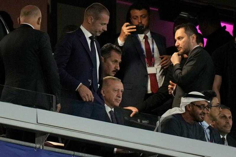 شاهد| محمد بن زايد وأردوغان‬⁩ يحضران نهائي دوري أبطال أوروبا