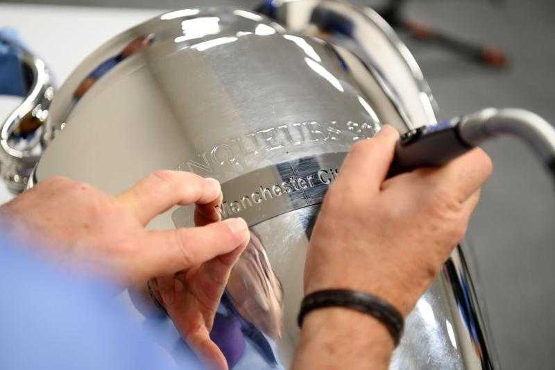 لحظة للتاريخ.. كتابة اسم مانشستر سيتي على كأس دوري أبطال أوروبا «فيديو»