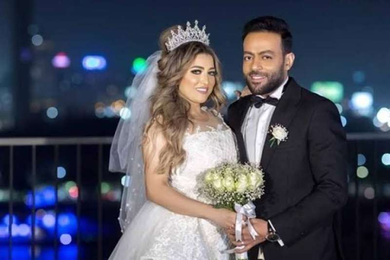 تامر عاشور وطليقته