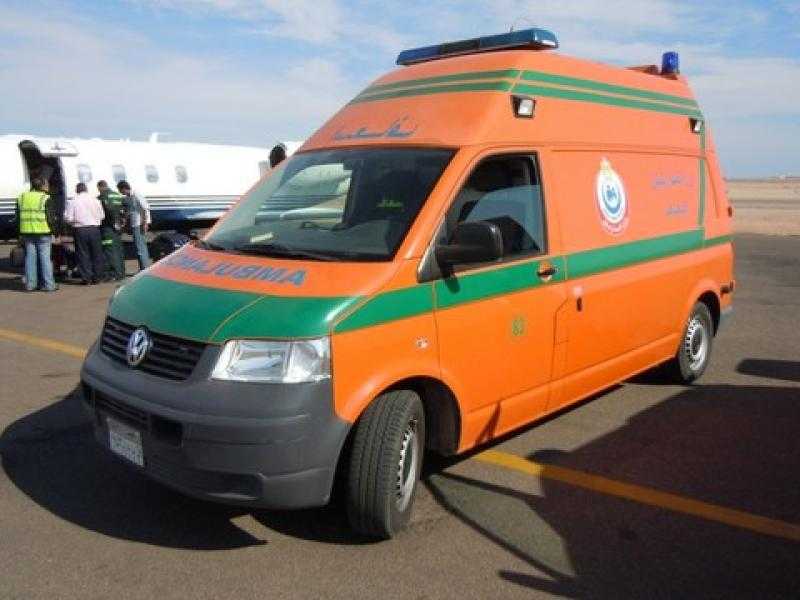 إصابة 3 أشخاص في تصادم بين سيارة و”توك توك” شرق الأقصر