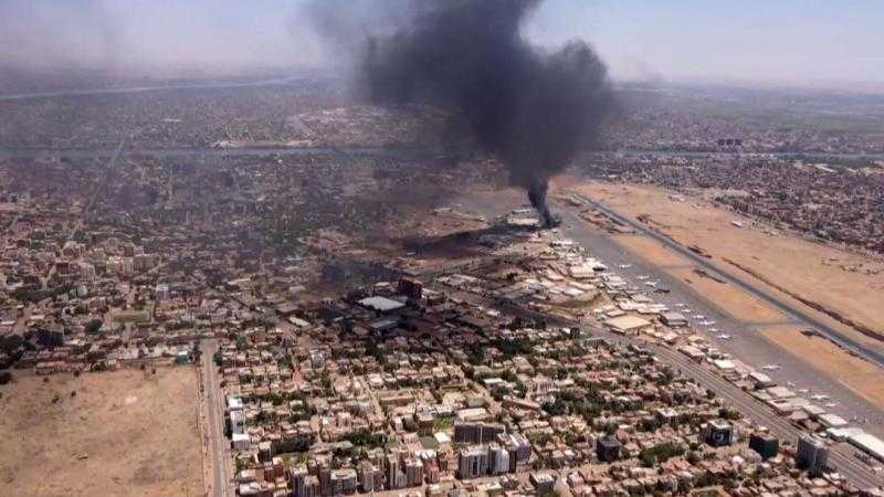 الجيش السوداني يستهدف ”مركزية” الدعم السريع بقصف مكثف.. فيديو