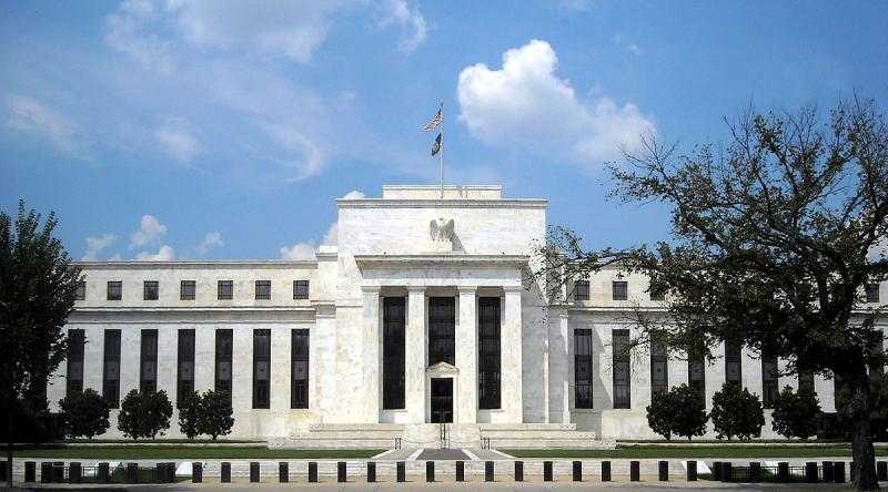 اجتماع عاجل للبنك الفيدرالي الأمريكي لتحديد سعر الفائدة