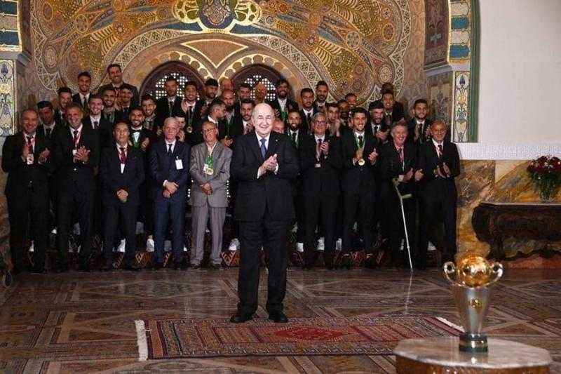 رئيس الجزائر يكرم لاعبي اتحاد العاصمة بعد تتويجهم بالكونفدرالية الإفريقية