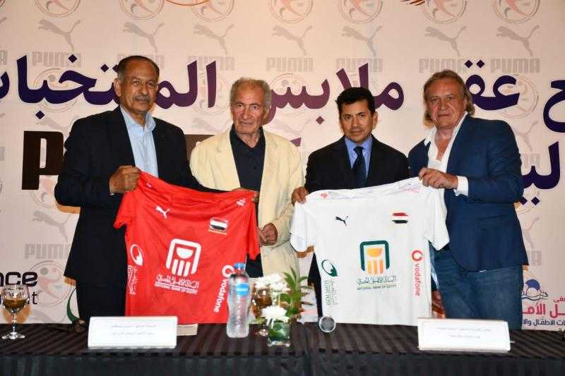وزير الرياضة يشهد حفل توقيع عقد ملابس منتخبات كرة اليد مع شركة بوما العالمية