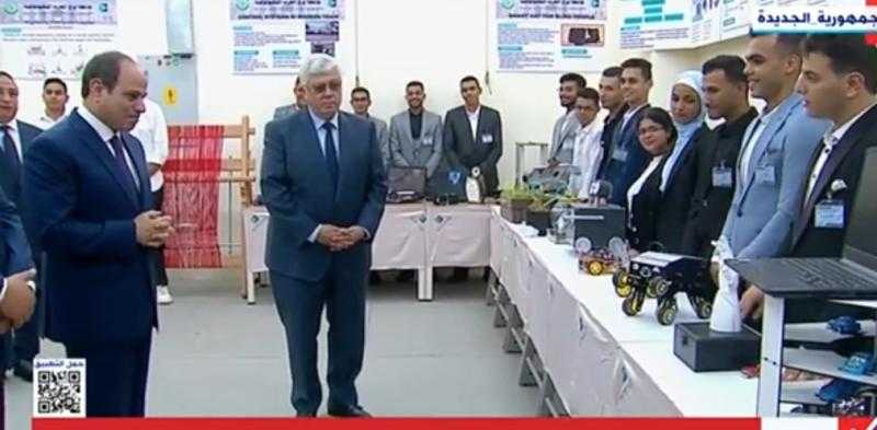 السيسي يتفقد مجمع الورش بجامعة برج العرب التكنولوجية بالإسكندرية