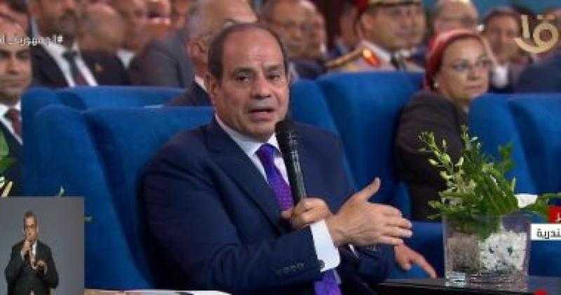 السيسي للمواطنين: «الأكل غالي صحيح بس إحنا بنحاول بناء الدولة»