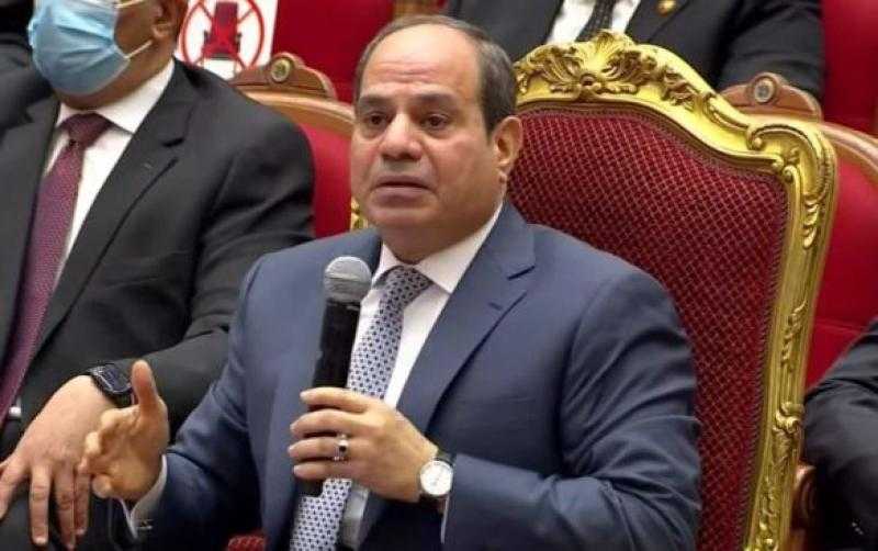 «إحنا مسيطرين».. السيسي يعلق على ارتفاع سعر الدولار ويكشف عن مشروع سيغير مستقبل مصر
