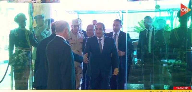 لحظة وصول الرئيس السيسي مقر افتتاح محطة تحيا مصر بميناء الإسكندرية.. فيديو