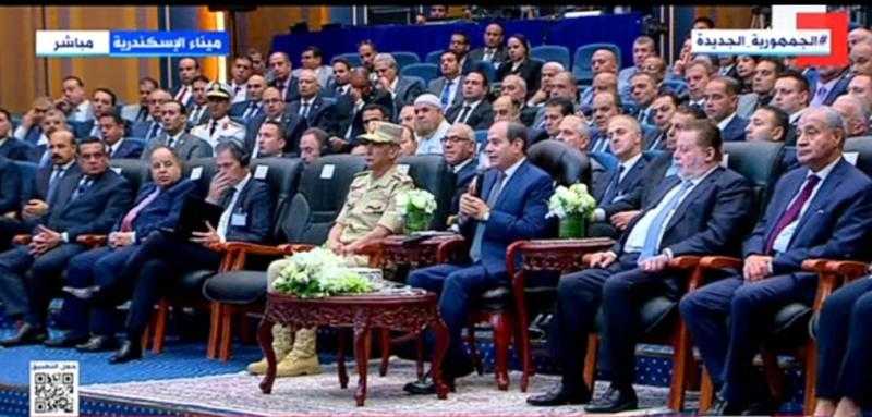 السيسي للمواطنين: بكلمكم عشان تعرفوا أن الدولة مش أكل وشرب بس دي حاجة تانية خالص