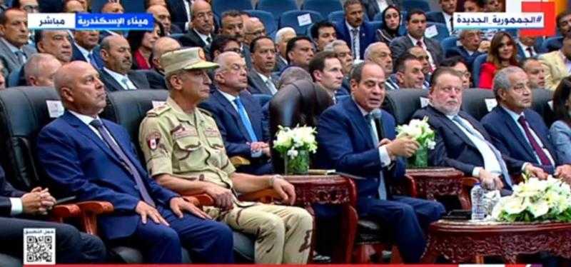 السيسى لسكان العريش: إحنا مش بنعمل ضدكم وهنعوضكم أنتم وأولادكم
