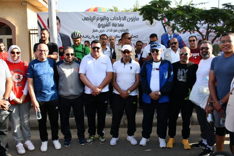 وزير الرياضة يقود ماراثون للدراجات الهوائية ويشارك في اليوم الرياضي بالشروق