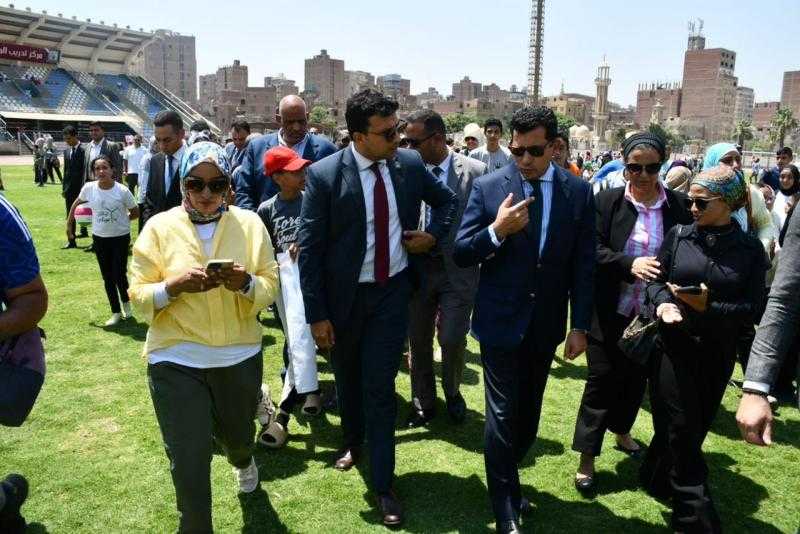 وزير الرياضة يشهد فعاليات اليوم الرياضي للأسر بمحافظتي القاهرة والجيزة