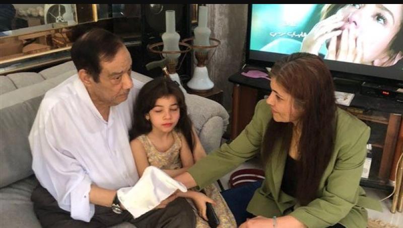 حلمي بكر يحتفل بعودته لطليقته سماح القرشي بحضور ابنتهما ريهام