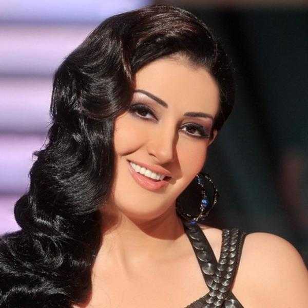إطلالة جريئة للفنانة غادة عبدالرازق