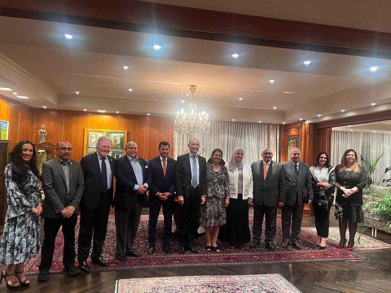 وزير الرياضة يلتقي مسؤولي بعثة الأولمبياد الخاص المشاركة في الألعاب الصيفية بـ برلين