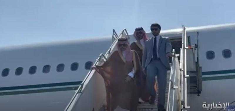 شاهد.. لحظة وصول وزير الخارجية السعودي إلى طهران