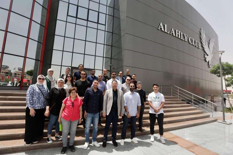 وفد برنامج الإدارة الرياضية يقوم بجولة في فرع التجمع الخامس