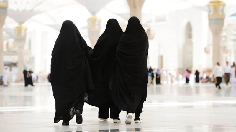 الأزهر يوضح ما يجب على المرأة فعله إذا حاضت في الحج
