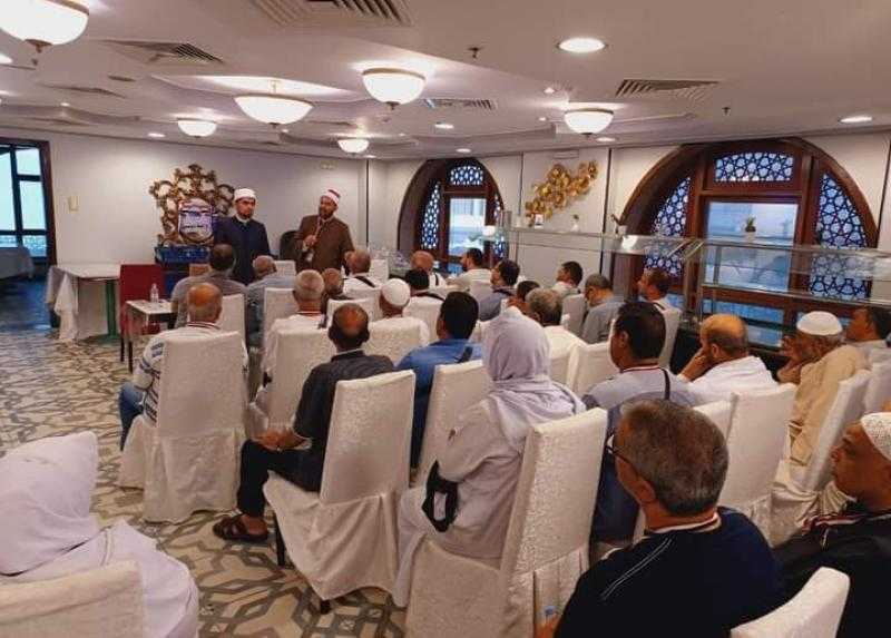 أئمة وواعظات الأوقاف يكثفون اللقاءات الدعوية مع حجاج بيت الله الحرام