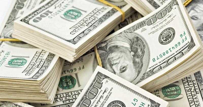 تصريحات الرئيس عن مرونة سعر الصرف تُكبد السوق السوداء خسائر فادحة.. فيديو