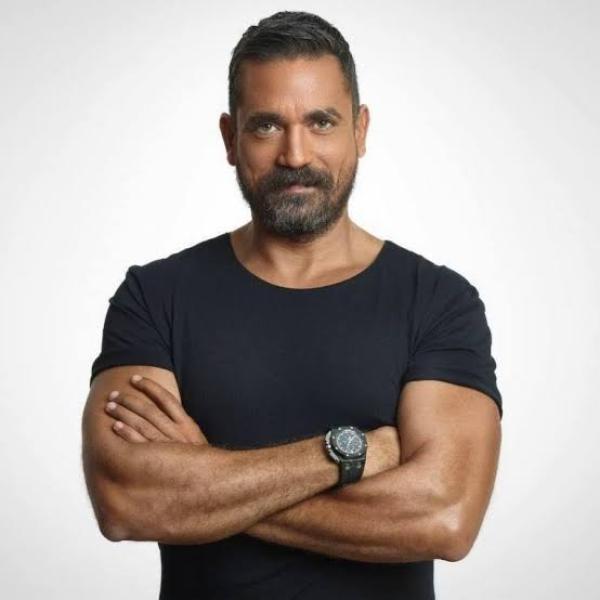 أمير كرارة ضيف الإعلامية منى الشاذلي في عيد الأضحى