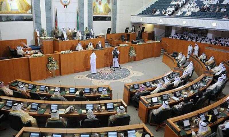 ولي عهد الكويت يدعو مجلس الأمة إلى إعطاء الحكومة مهلة كافية للإنجاز