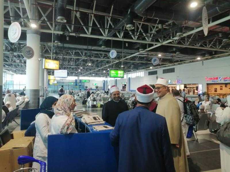 أمين «البحوث الإسلامية» يتفقد قافلة وعاظ وواعظات الأزهر لتوعية الحجاج