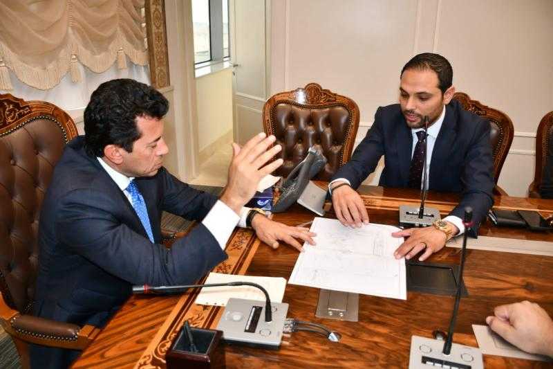 وزير الشباب والرياضة يبحث خطة تطوير مدرسة الموهوبين
