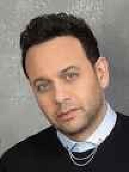 إصابة مصطفى قمر فى عينه خلال تصوير فيلم ”أولاد حريم كريم