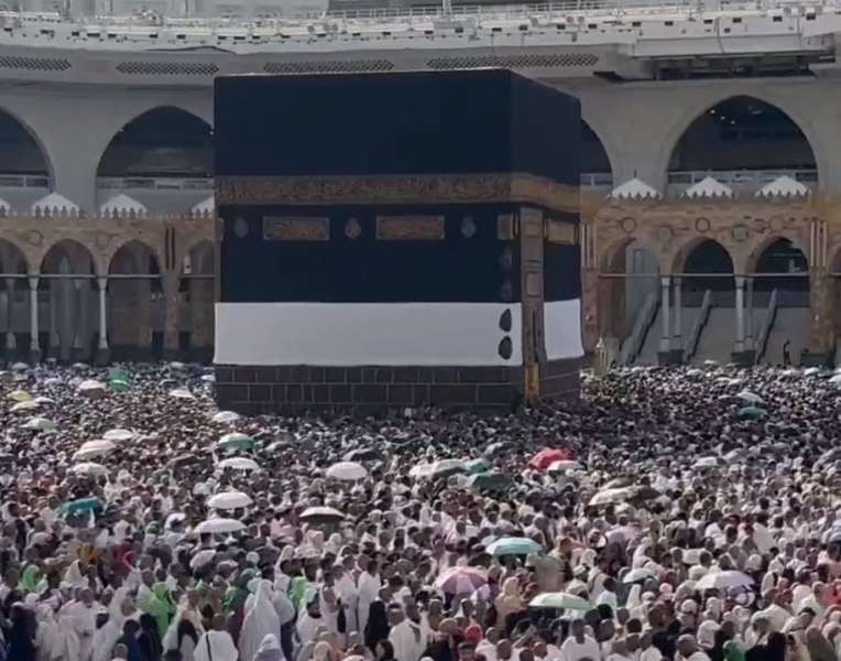 طواف الحجاج في الحرم المكي