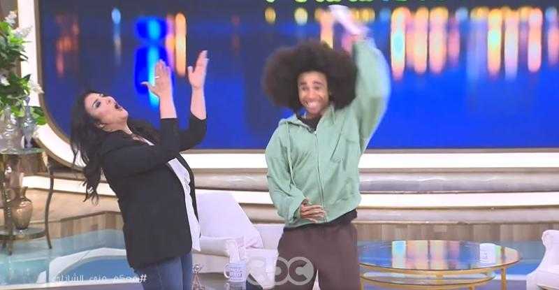 شاهد.. «نويل روبنسون» يشوق الجمهور لحلقته مع منى الشاذلي على «CBC»