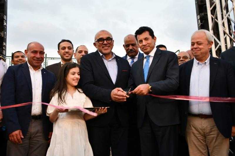 وزير الرياضة يفتتح حديقة الأطفال الجديدة بنادي الزهور بالتجمع الخامس