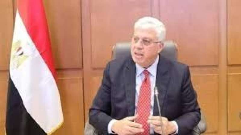 الدكتور أيمن عاشور 