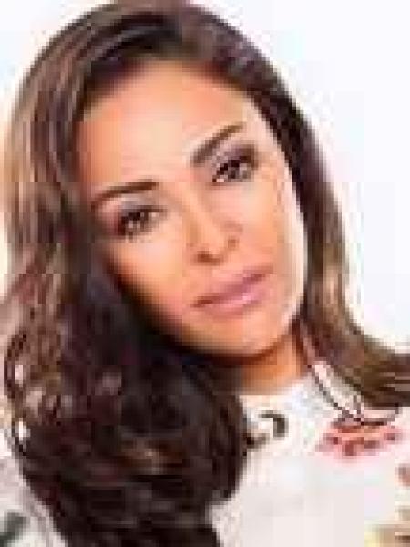 بفستان مكشوف.. داليا البحيري تثير الجدل في أحدث جلسة تصوير