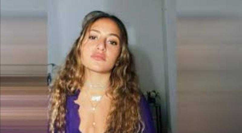 كنزي عمرو دياب تثير الجدل بفستان قصير عبر إنستجرام