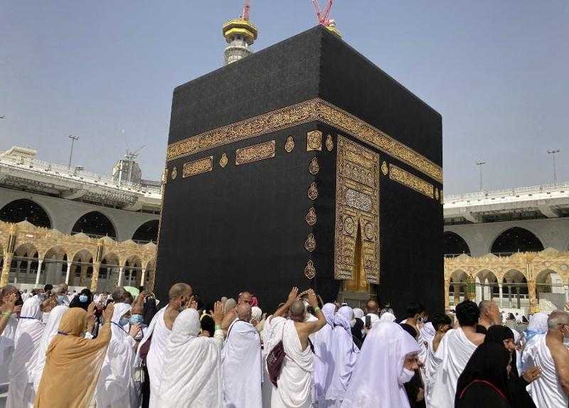 أبرزها العطر.. شاهد| محظورات يقع فيها ضيوف الرحمن خلال الحج