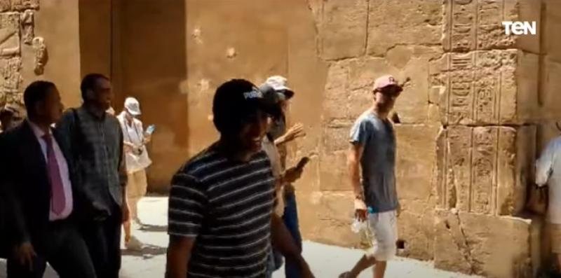 شاهد.. زيارة بيب جوارديولا لمعبد الكرنك