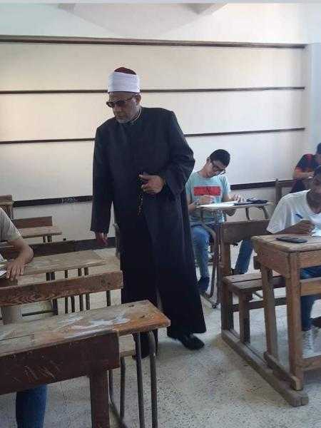 رئيس الإدارة المركزية يتابع لجان الثانوية الأزهرية بالقليوبية