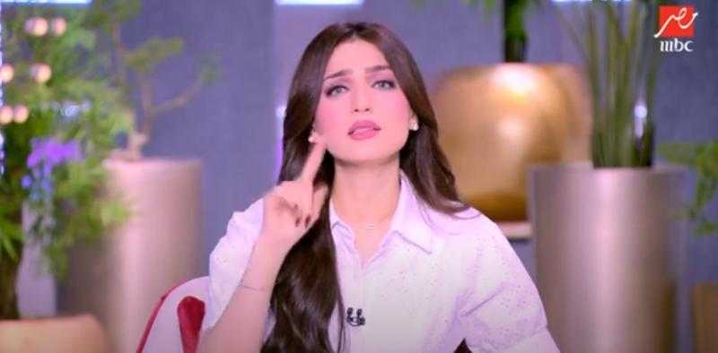 ياسمين عز: «وراء كل رجل عظيم نفسه».. فيديو