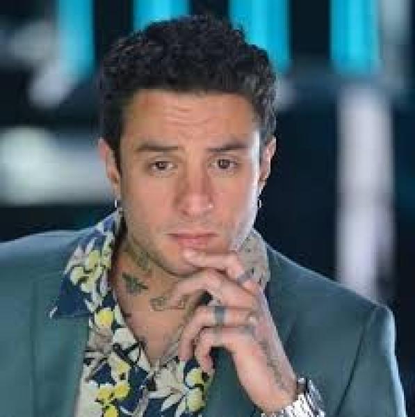 أحمد الفيشاوي يوجه رسالة مشوقة لجمهوره: «استنوا مفاجأة تاني يوم العيد»