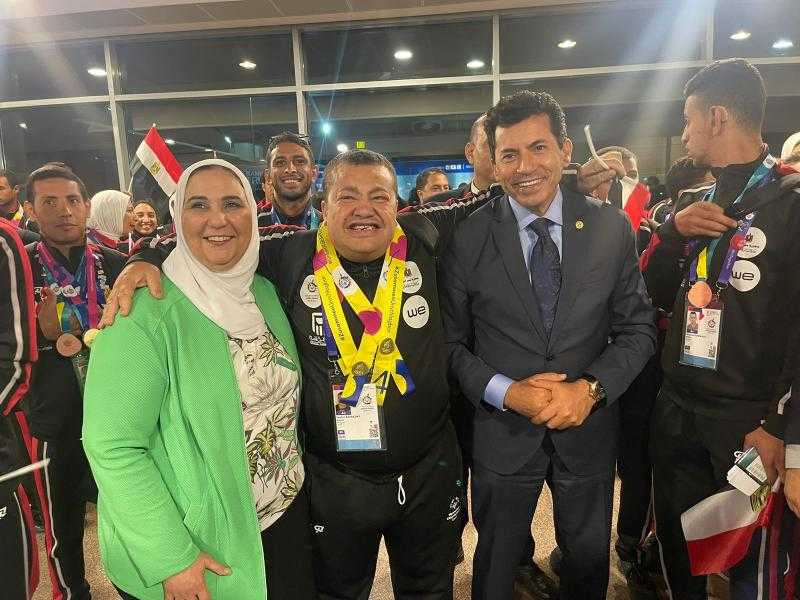 وزيرا الرياضة والتضامن يستقبلان أبطال بعثة الأولمبياد الخاص بمطار القاهرة
