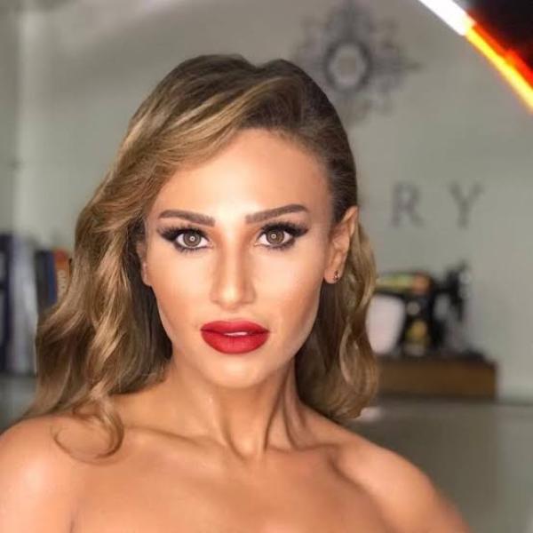 بسنت السبقي: «تامر حسني كان خطيبي وطلب مني أسيب الشغل»