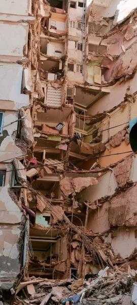 النيابة تعاين موقع عقار ميامي بالإسكندرية