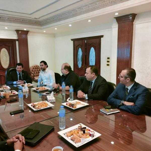 وزير الرياضة يبحث آليات تنفيذ مبادرة دعم منتخبات الناشئين