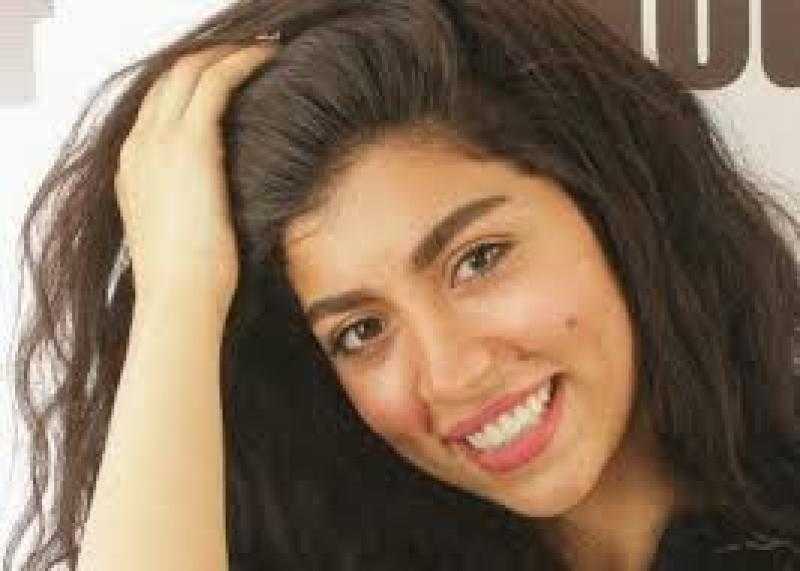 كارولين عزمي تبهر متابعيها بإطلالة أنيقة عبر سوشيال ميديا