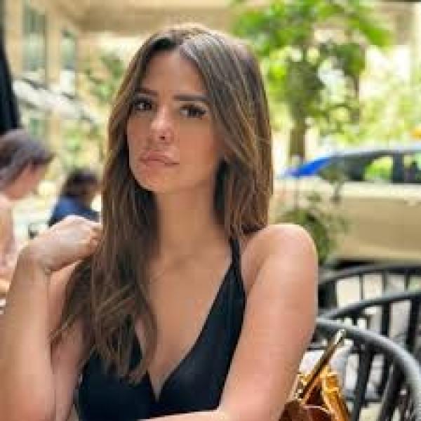 إيمان العاصي تتألق بإطلالة صيفية عبر إنستجرام