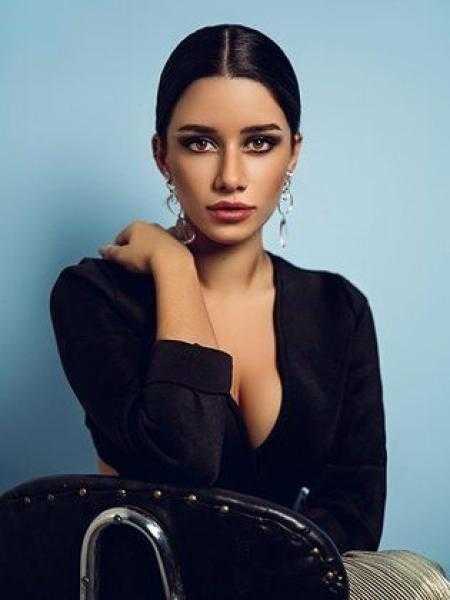 ”لندن بتفكرني بيكي جدتي”.. أحدث ظهور للفنانة سينتيا خليفة