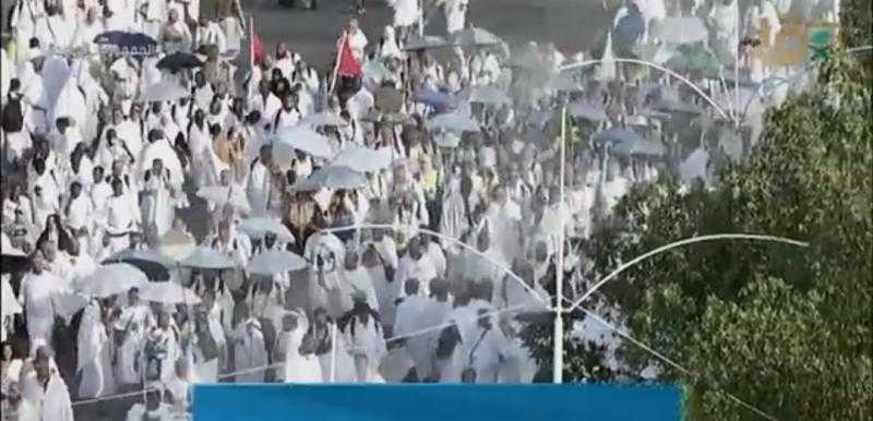 شاهد.. ضيوف الرحمن يقفون على صعيد عرفات لأداء ركن الحج الأعظم